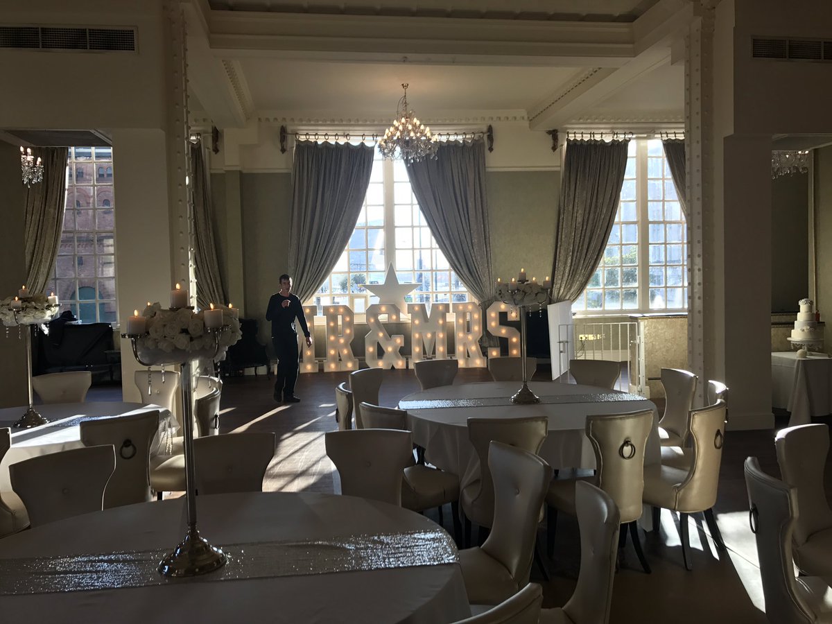 theballoonstore's tweet photo. @30JamesSt MR &amp; MRS LETTERS on Sunday. Stunning room with great views https://t.co/bLDbq0cauI