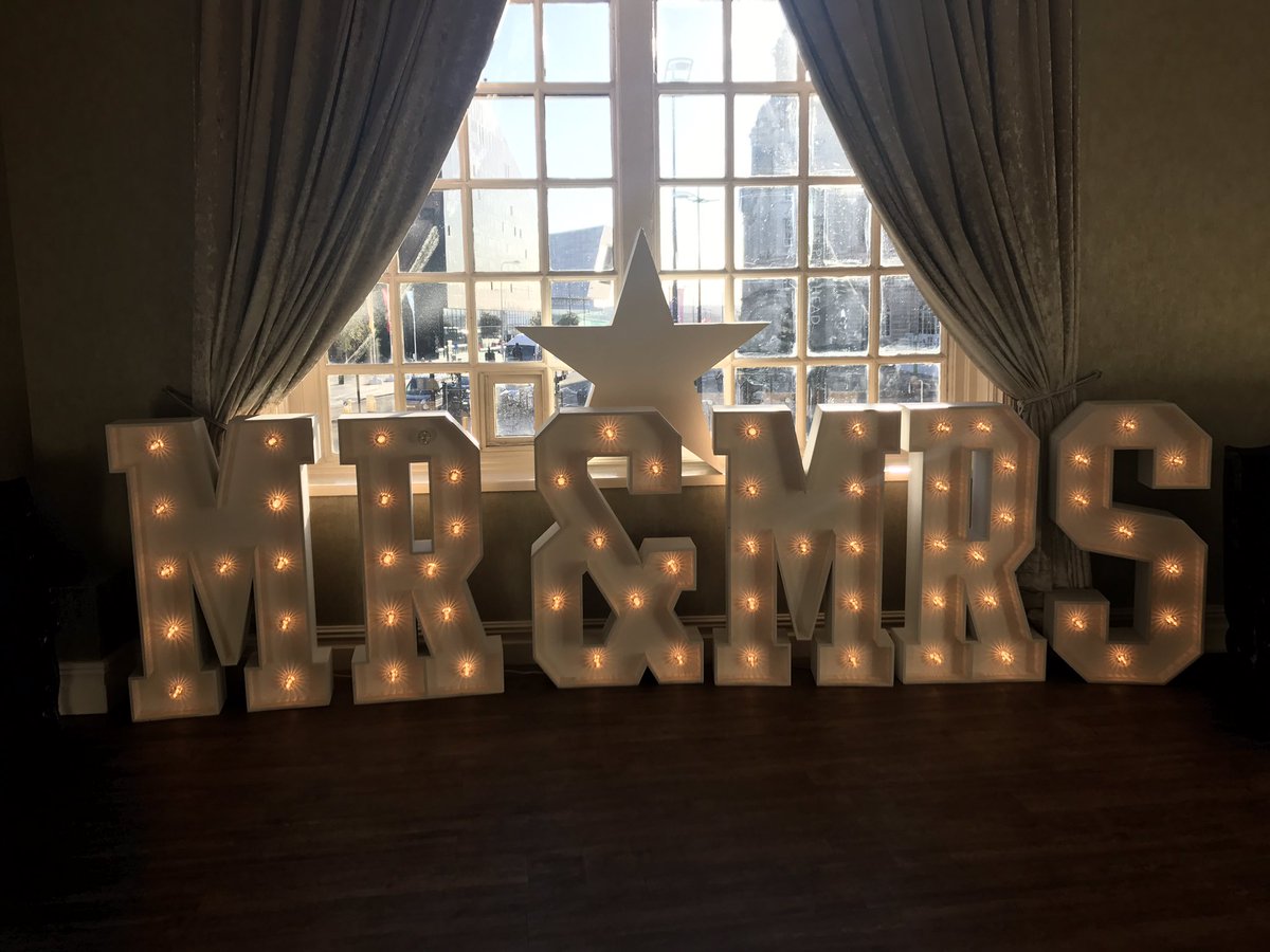 theballoonstore's tweet photo. @30JamesSt MR &amp; MRS LETTERS on Sunday. Stunning room with great views https://t.co/bLDbq0cauI