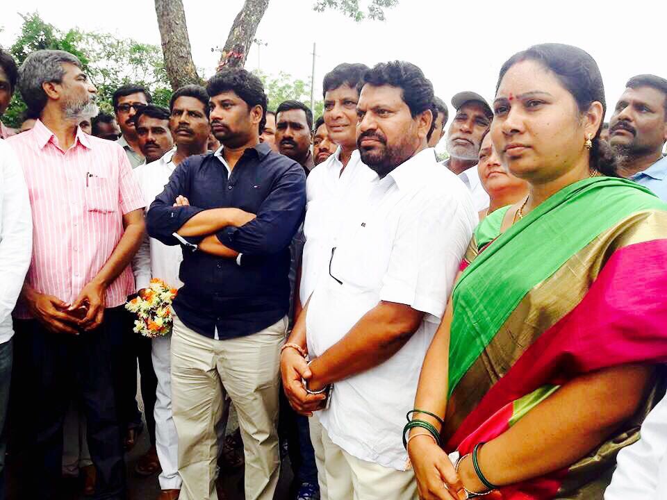 Attended the funeral of Muddasani Raghuveera Reddy, TBGKS RG-III Vice President at Centenary colony &amp; condoled the bereaved family.
