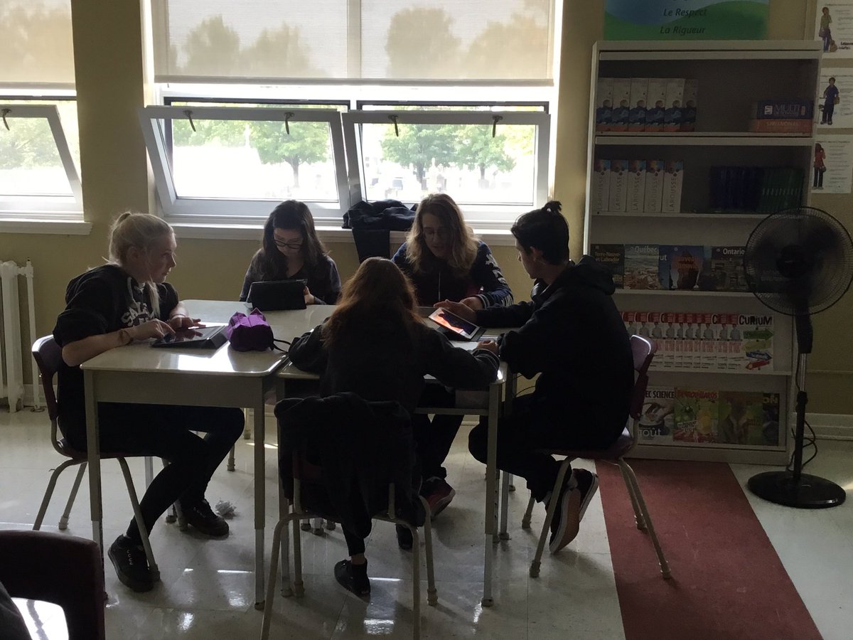 iPadBrigade's tweet photo. #cferb Des membres de la Brigade iPad à l'œuvre dans le groupe FMS @Kellyleclerc2 @9970500Anne @Sthilairecfer @Thomascote8 @0654202Beland https://t.co/y0TtnpWDZj