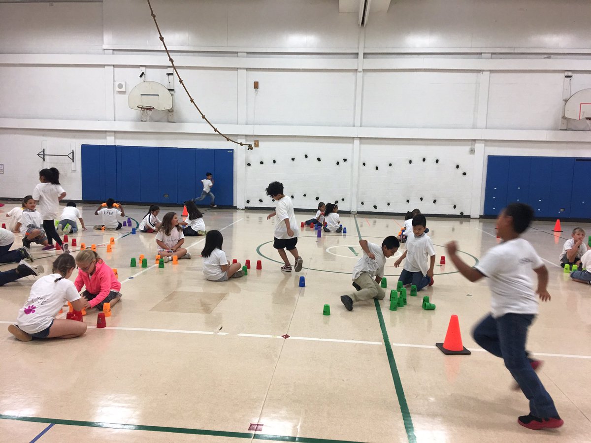 Speed stacking competitions with friends! #westLOVE <a href="/ElemWest50/">🐾Woodland ELW🐾</a> @ElemWest50PE <a href="/Woodland50News/">Woodland District 50</a>
