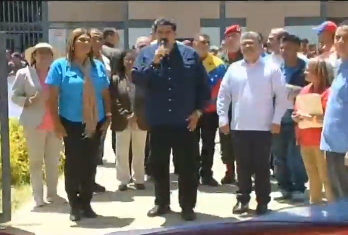 VTVcanal8's tweet photo. 🔴🆕 || @NicolasMaduro: hemos venido con mucho amor...Felicidades a todos los estudiantes en su primer día de clases https://t.co/ogNEwPIsq8