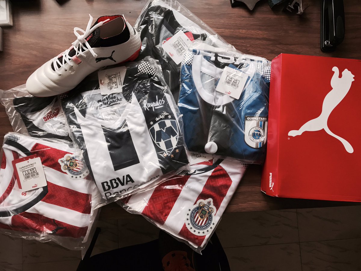 12_somos's tweet photo. Unas maravillas lo que nos manda @PUMAmexico ❤️⚽️ se vienen excelentes regalos en SOMOS 12 #PUMAOne #ForeverFaster ¡Gracias! https://t.co/gFuQ4wbRsy