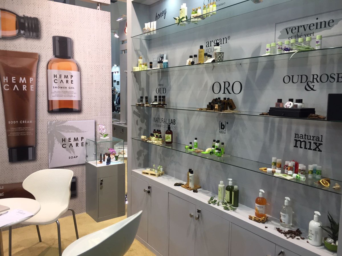 AAmenities's tweet photo. While we are preparing the White exhibition, our collegues are in Dubai for the Hotel Show. Here some pics of our beautiful booth! https://t.co/qWjUJVrVxY