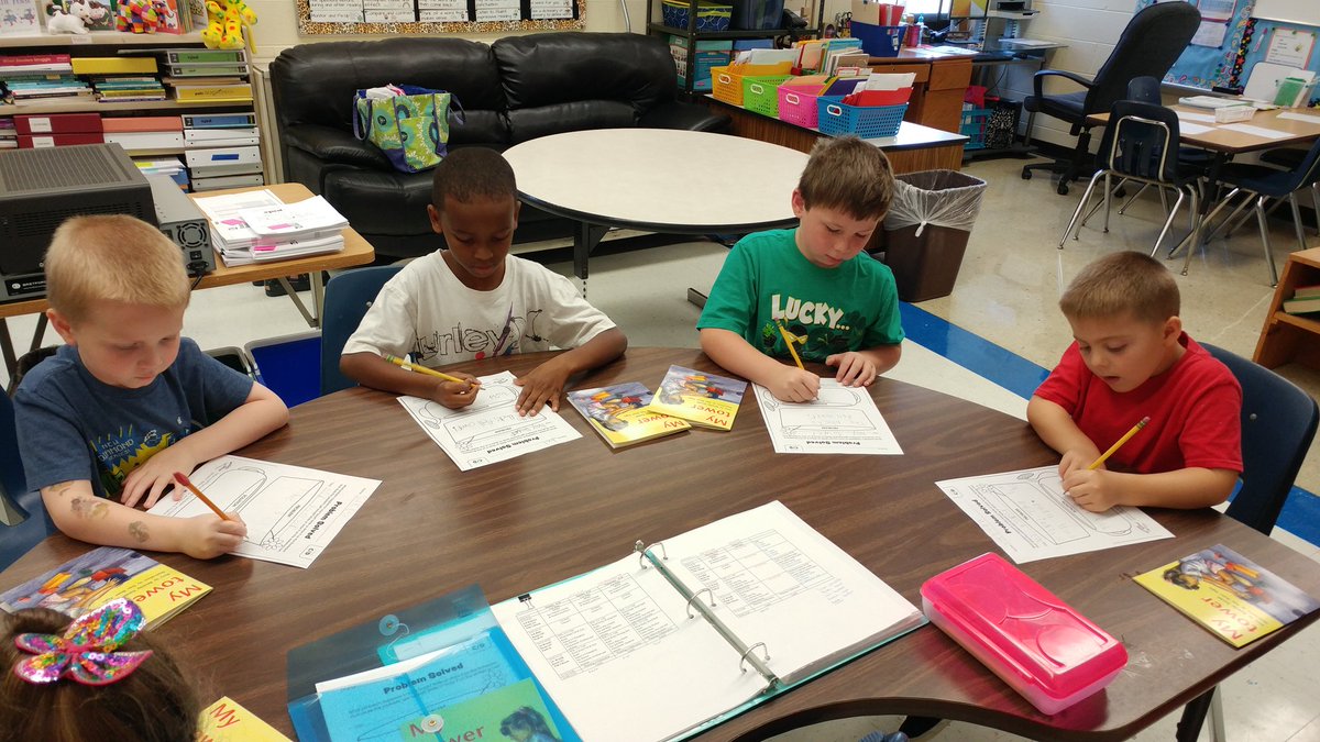 JonniNewcomb's tweet photo. First graders are doing a great job writing about the problem and solution in their book! https://t.co/DEpyPDPcMi