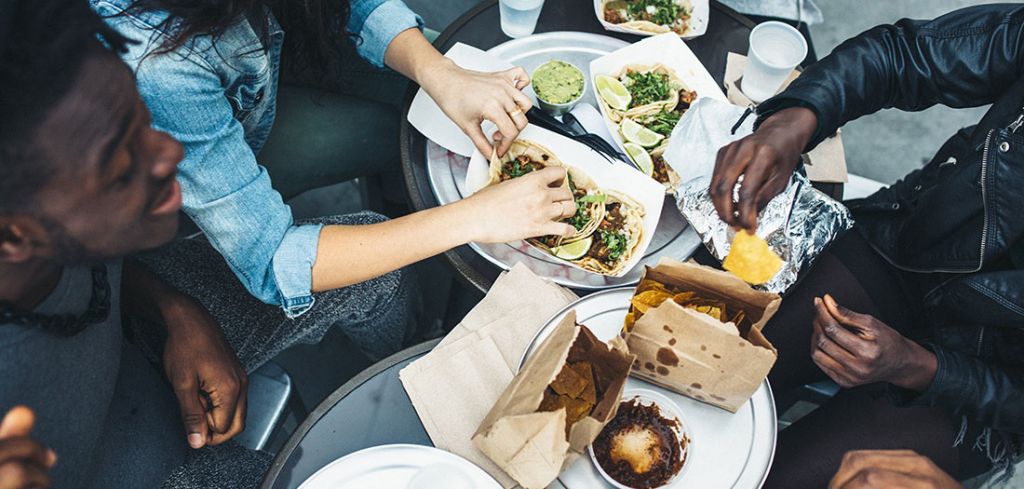 hotdot27's tweet photo. These tips can get your eating on track so you can feel fueled instead of frustrated. https://t.co/TS34PhDaQx https://t.co/GbXgUh5dKC