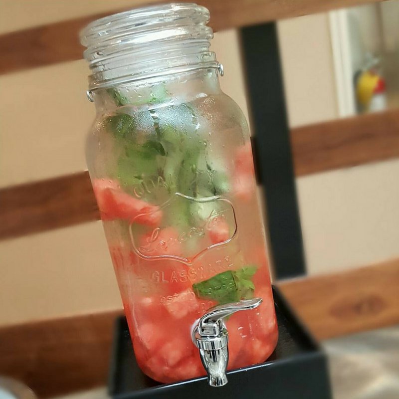 The #fall season may be drawing near, but our refreshing mint and watermelon-infused water will help you bring back those #summer vibes!