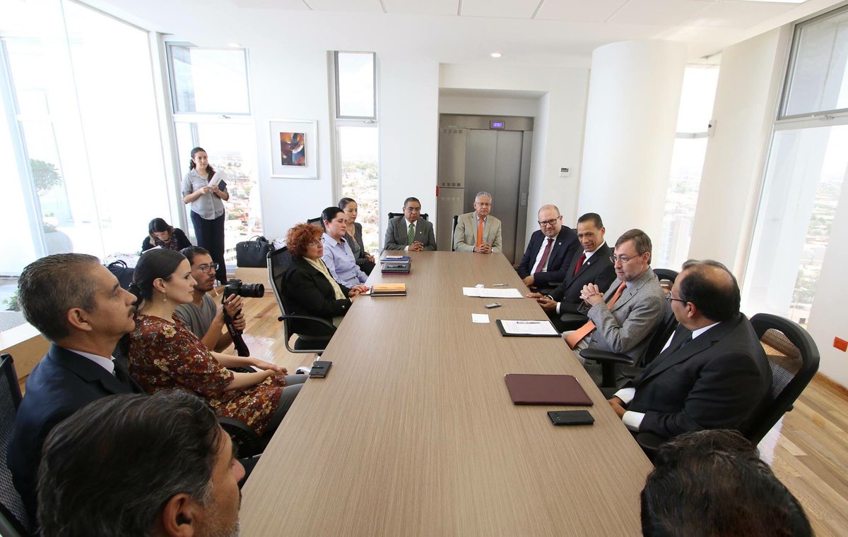 .<a href="/uaa_mx/">Universidad Autónoma de Aguascalientes</a> y <a href="/UdeGuanajuato/">Universidad de Guanajuato</a> ratificamos la estrecha vinculación y compromiso de ambas instituciones por el desarrollo de trabajos en conjunto.