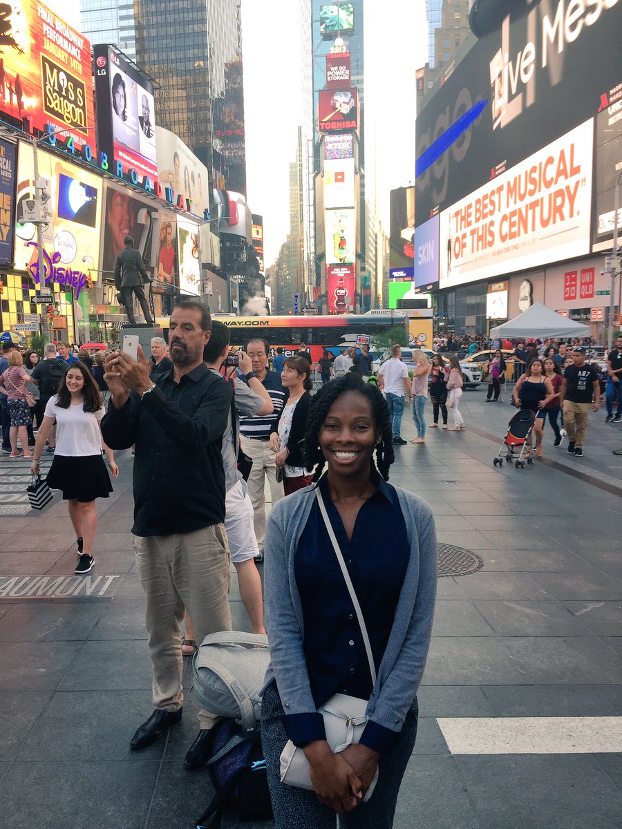 roccih's tweet photo. Look at my #imInNYC photo 😭😩📷: Leat https://t.co/UENUbMqKDu
