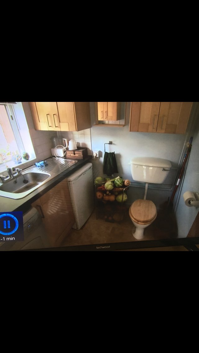 JoshieMcsquashy's tweet photo. "I'm just popping the loo"
" oh lovely whilst you're in there can you peel some veg for Sunday tea?"
#absoluteabomination https://t.co/oQIm90Q2SV