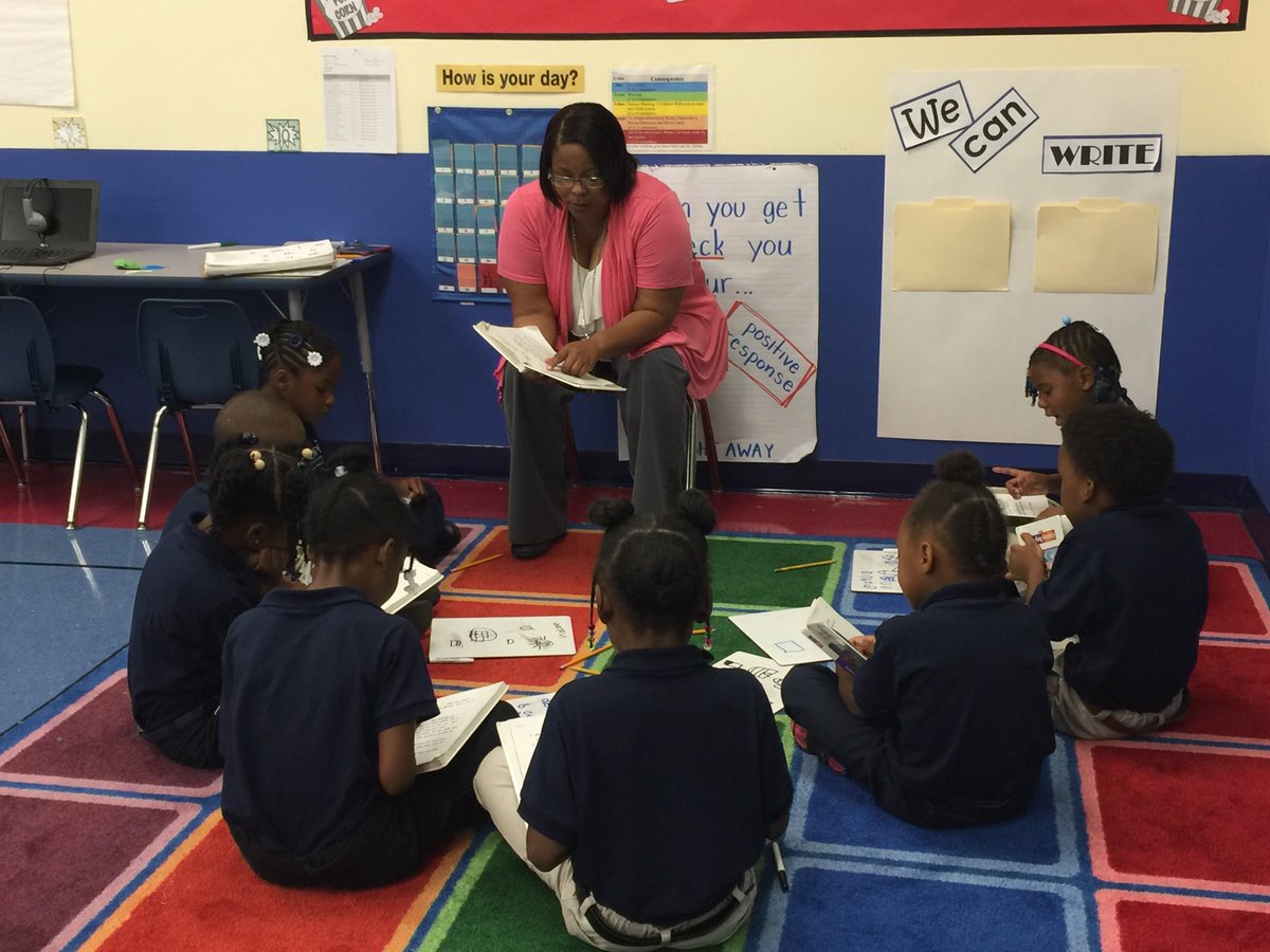 HOPESchools's tweet photo. We love small group reading instruction at #HOPEFidelis #trackeachword #2ndGrade #readwithjoyandconfidence #ChristCollegeCharacter https://t.co/BIISJGvomm
