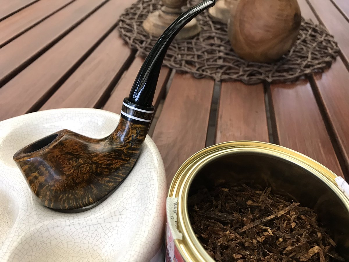 GerdKebschull's tweet photo. *Denis Tonti Pfeife*
Mit Gold of Mysore
#danpipe
#goldOfMySore
#denisTonti
#tabakpfeife @macbaren https://t.co/WEJOFqFDsy