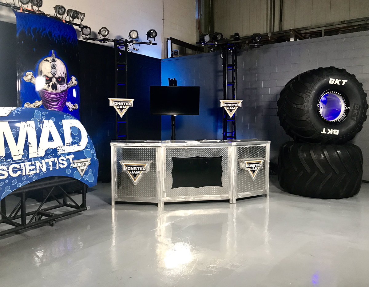 MonsterJam's tweet photo. The set is ready! Are you? Tune in for the #MonsterJam 2018 Season Kick Off Show TONIGHT at 7pm EST on Facebook or YouTube! https://t.co/b3R0gPKyNl