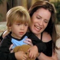 Me and my mother when I was little <a href="/AppliciousPiper/">—ᴘɪᴘᴇʀ ʜᴀʟʟɪᴡᴇʟʟ.</a> ❤️