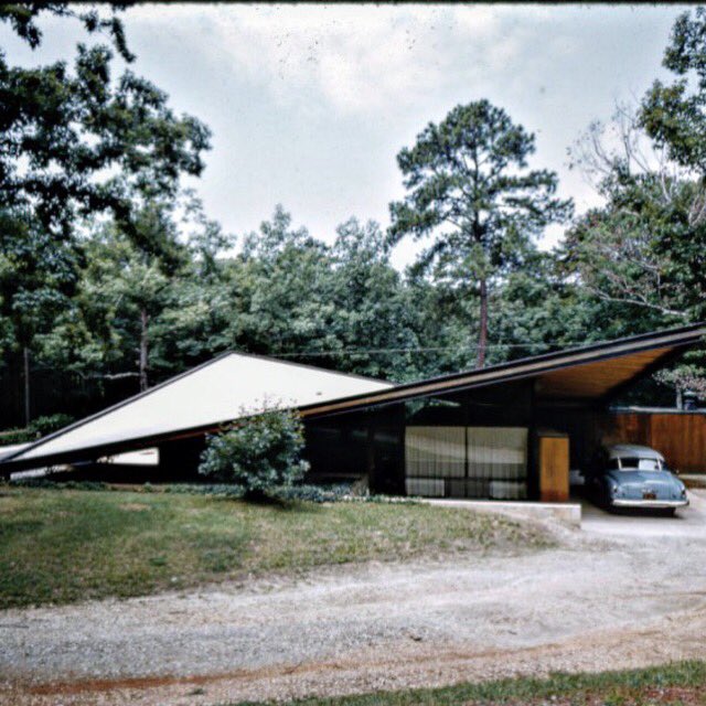 claasshaus's tweet photo. It's #midmodmonday on claass HAUS with this Eduardo Catalano masterpiece. https://t.co/uavnZzn5It #MondayMotivation #MondayBlogs #archilover https://t.co/jI2DRMeBBX