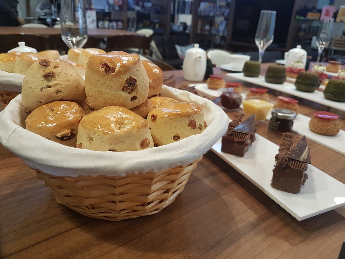 samsmallman's tweet photo. Incredible #afternoontea #masterclass from @denisdrame @THETASTELAB_UK amazing to see so much done in just #oneday https://t.co/rZU0vX7e8X