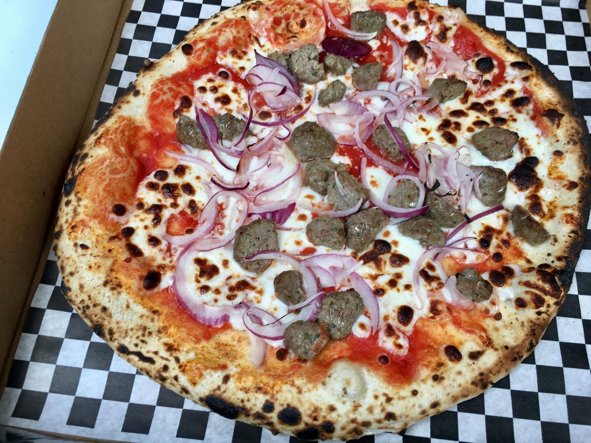 Try Lip-smacking Neapolitan style Pizzas for your Events-call us on 949 943 0263 #santamonica #napolipizza #woodfireovenpizza #eventplanning