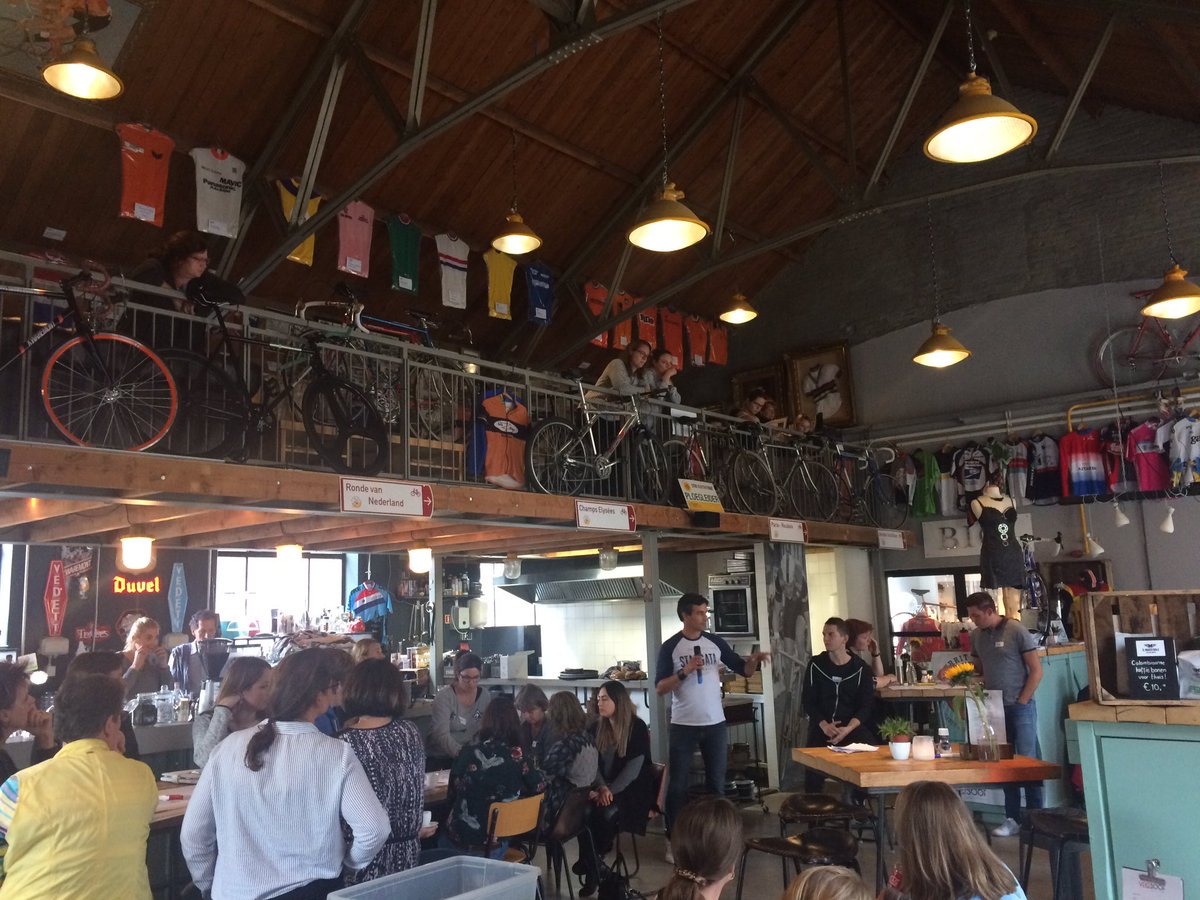EstherHoek1's tweet photo. Was fijn vandaag samen in #eindhoven ! #teamsessie #visie #scholen #inrichten #organiseren @LLKuster @GerdienBleij @CreatewithPeet https://t.co/UlyrvLrzGt