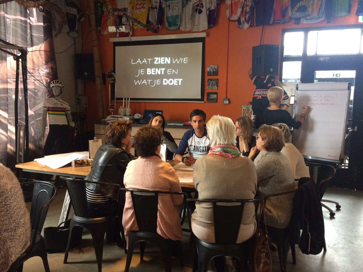EstherHoek1's tweet photo. Was fijn vandaag samen in #eindhoven ! #teamsessie #visie #scholen #inrichten #organiseren @LLKuster @GerdienBleij @CreatewithPeet https://t.co/UlyrvLrzGt