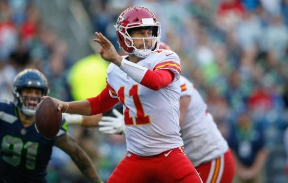 Alex Smith Beat The New England Patriots While Debuting High-Tech Helmet buff.ly/2h1Ni2l