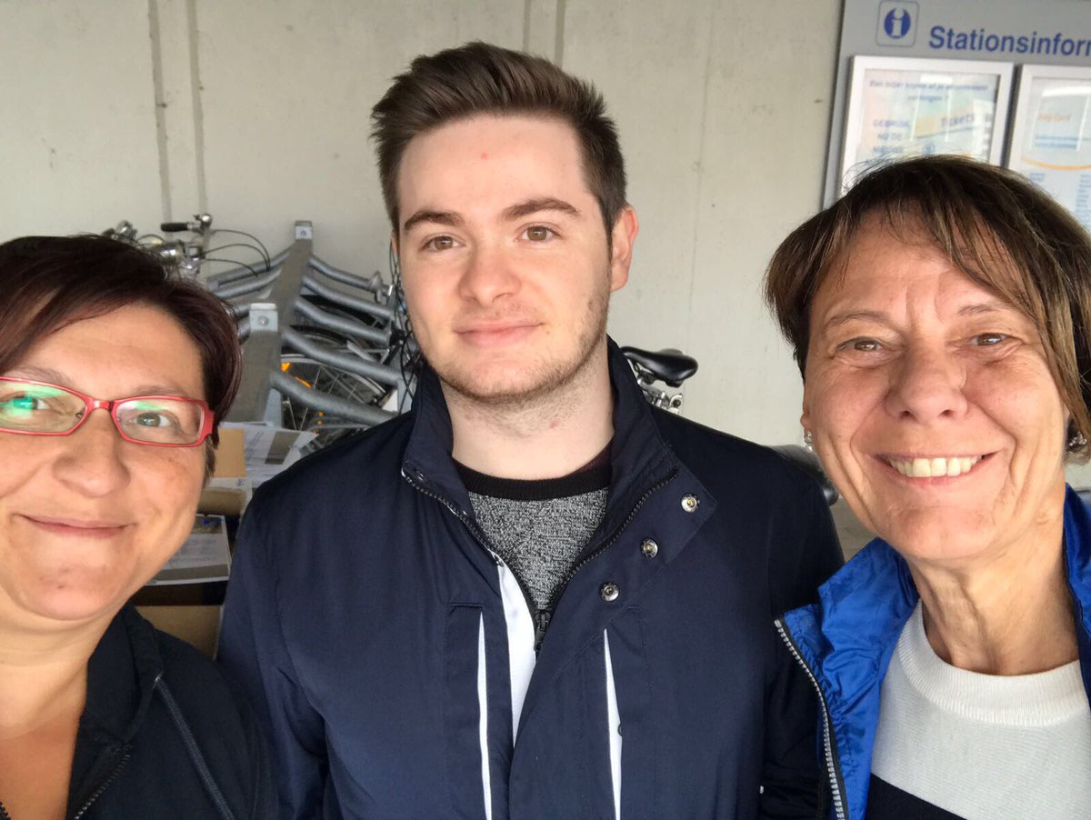 anders_partij's tweet photo. Liberalen in Drongen/Mariakerke en Kortenberg in actie! #fietsactie #uwfietsuwvrijheid #goedopweg #WeekvandeMobiliteit https://t.co/Pr1ZWfOeyf