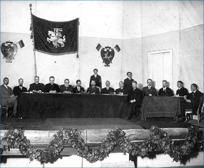 a_anusauskas's tweet photo. 100 years ago today, Vilnius conference began the process of establishing a Lithuanian state #Freedom #HistoryMemory https://t.co/zKfOWKXwT7