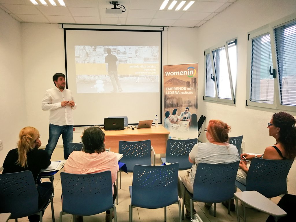 PCTTenerife's tweet photo. .@gerardodp pone la primera piedra del programa #WomenIN con la formación Diseño y Análisis de Modelo de Negocio. Excelente acogida!!! https://t.co/x7QqmILzT6