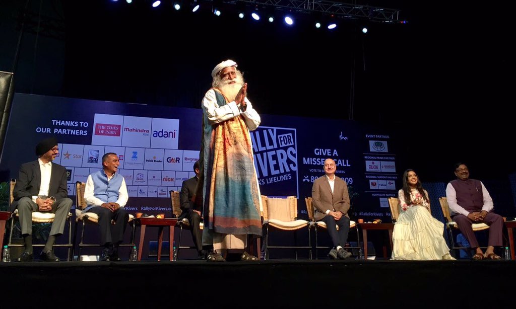 rallyforrivers's tweet photo. .@SadhguruJV beseeched the gathering at #MumbaiRally to make a pilgrimage to a river on 24th Sep which is World Rivers Day. https://t.co/M2RwiV3sjq