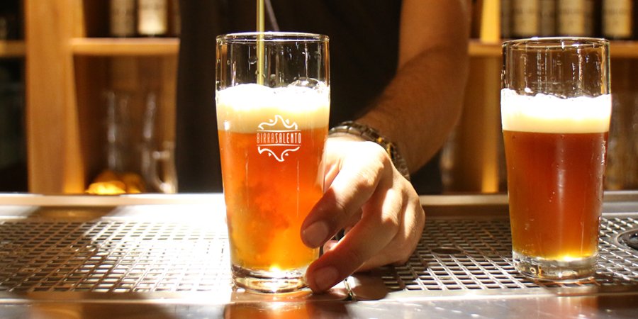 BirraSalento's tweet photo. Come è iniziata la vostra settimana? Per noi è certo come chiuderemo questo lunedì. Sempre in compagnia di #Birra #Salento! #madeinitaly https://t.co/XJN1QFA12A