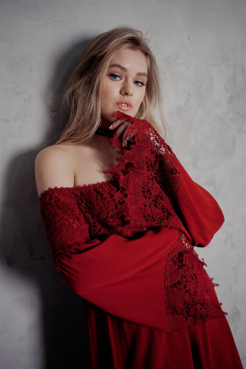 WE ARE LIVE! Shop now: willowandclay.com.
First 500 customers get an extra 25% off! 
#ootd #fall #monday