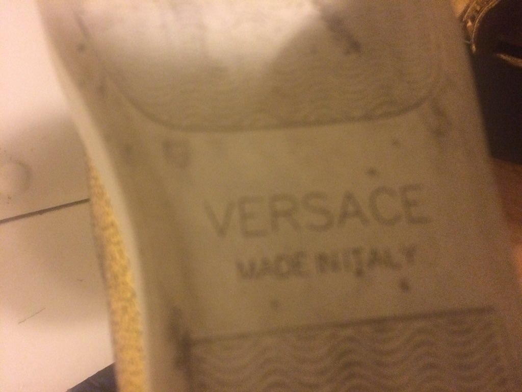 ogkeefs's tweet image. Catch up niggas i be fly asf at school versace shoes