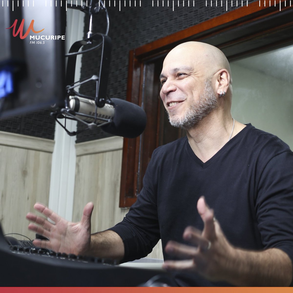 MucuripeFM's tweet photo. Alexandre Ricarte convida você para sintonizar na 106.5 e ficar ligado na nossa programação! 😀 Mucuripe FM, frequência das melhores músicas. https://t.co/gyRDm11JHY
