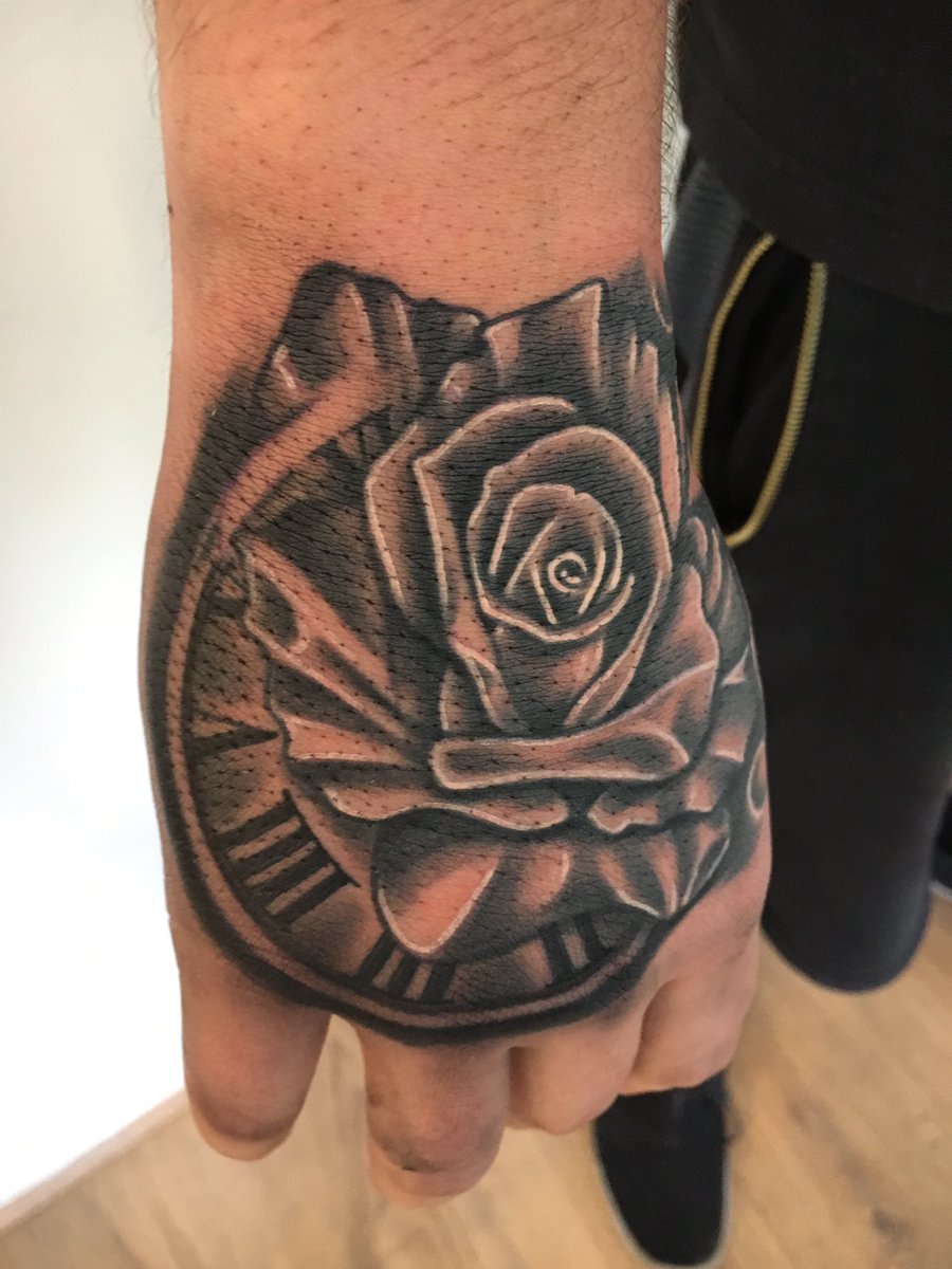 InkKingsUK's tweet photo. Hand tattoos @inkkingsuk 💉👑 ouch hahaha #inkkings #tattoostudio #surrey #uk #rose #handtattoo #inkedmen #inkroyalty #potd #tattoo https://t.co/YhiOmZw9IA