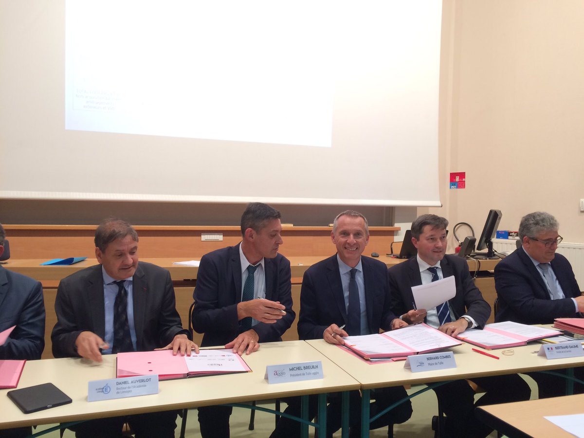 BernardCombes's tweet photo. Signature de la convention de cofinancement du campus universitaire ! 4,M d'€ ! Début des travaux l'année prochaine 
#ville2tulle #Corrèze https://t.co/dm5XhavVoe