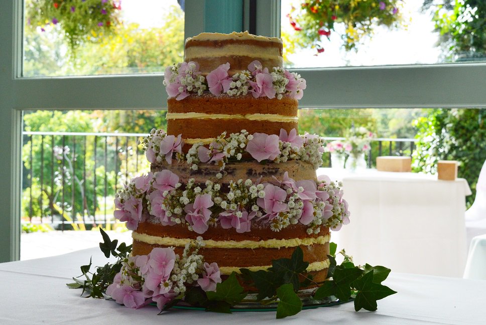 cakesforshow's tweet photo. Naked Wedding Cake decorated with fresh flowers by @regalflorists at the lovely @TheSunPavilion in Harrogate https://t.co/eDyEEisiXl