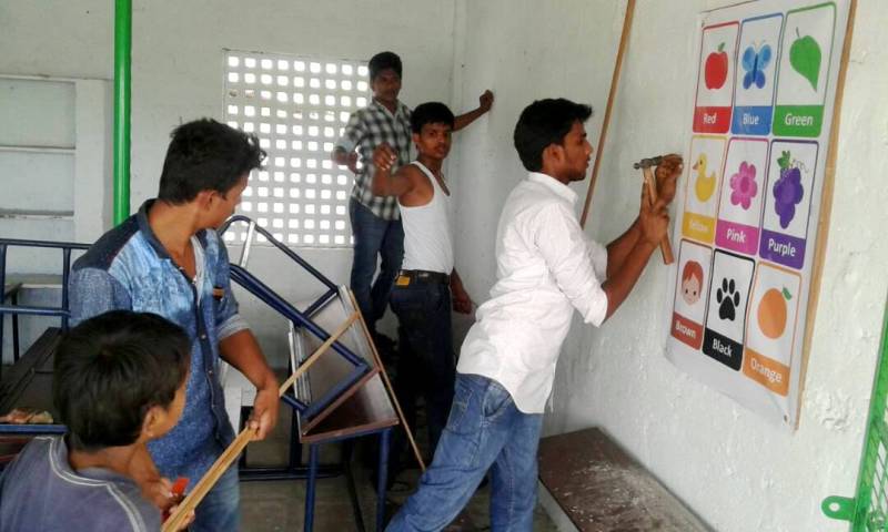 AppleHisEye's tweet photo. Working on the school for kiddos - in India! https://t.co/IKoUW38XR4