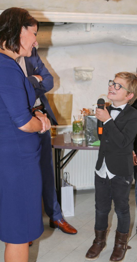Godelieve_'s tweet photo. @hofdameann wat kunnen jullie goed feestjes maken! Max had het vooral over Zin houden in je huiswerk... #zinhoudeninjwerk #boek https://t.co/f8mr10M0RB