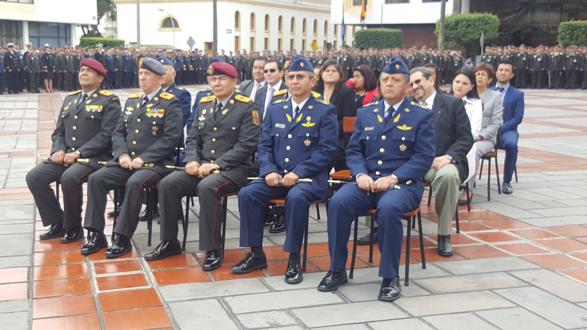 FuerzaAereaEc's tweet photo. El doctor Patricio Zambrano, fue presentado como nuevo Ministro de @DefensaEc durante el momento cívico realizado en el complejo ministerial https://t.co/j09T07shtR