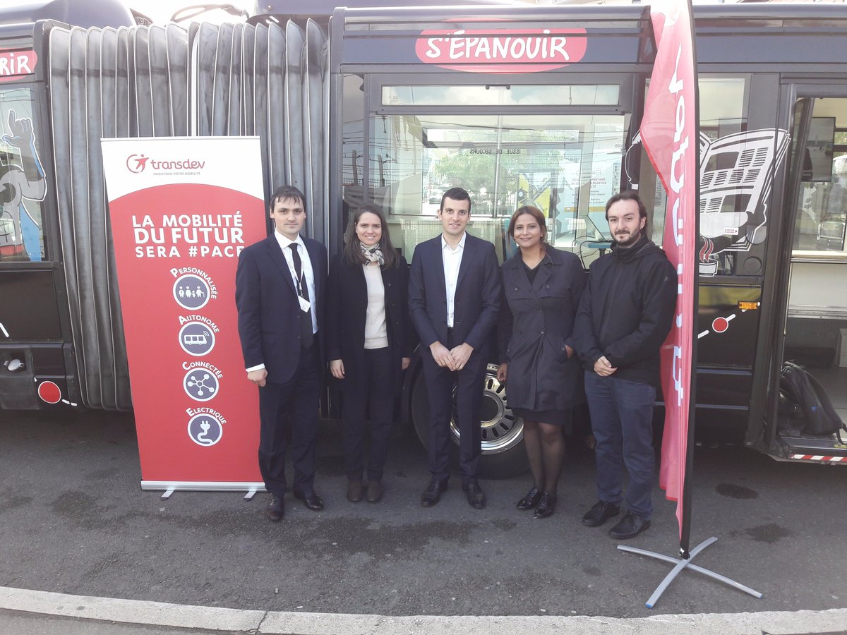 _coralierenard_'s tweet photo. Le #Protobus @transdev était ce matin en gare de Massy pour la #mobilityweek afin de présenter aux voyageurs la #mobilité #autonome ! #PACE https://t.co/rWdyLlGB2H