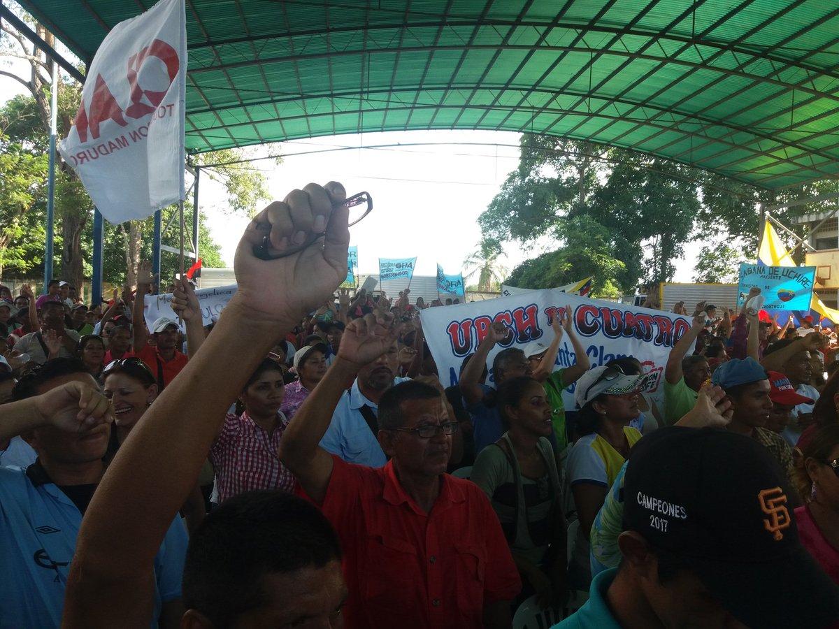 PrensaBruzual2's tweet photo. Más de 2000 personas conforman la maquinaria 4x4 del Psuv Bruzual. Rumbo a las elecciones regionales. #AlProfeVoy #VamosProfe https://t.co/HSZOPcN3HJ