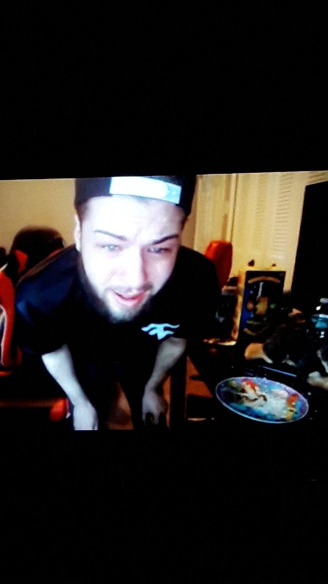stefan_damndude's tweet photo. Watching this video again. Hilarious. #RipJev @FaZeJev https://t.co/iNQTvHfNrm