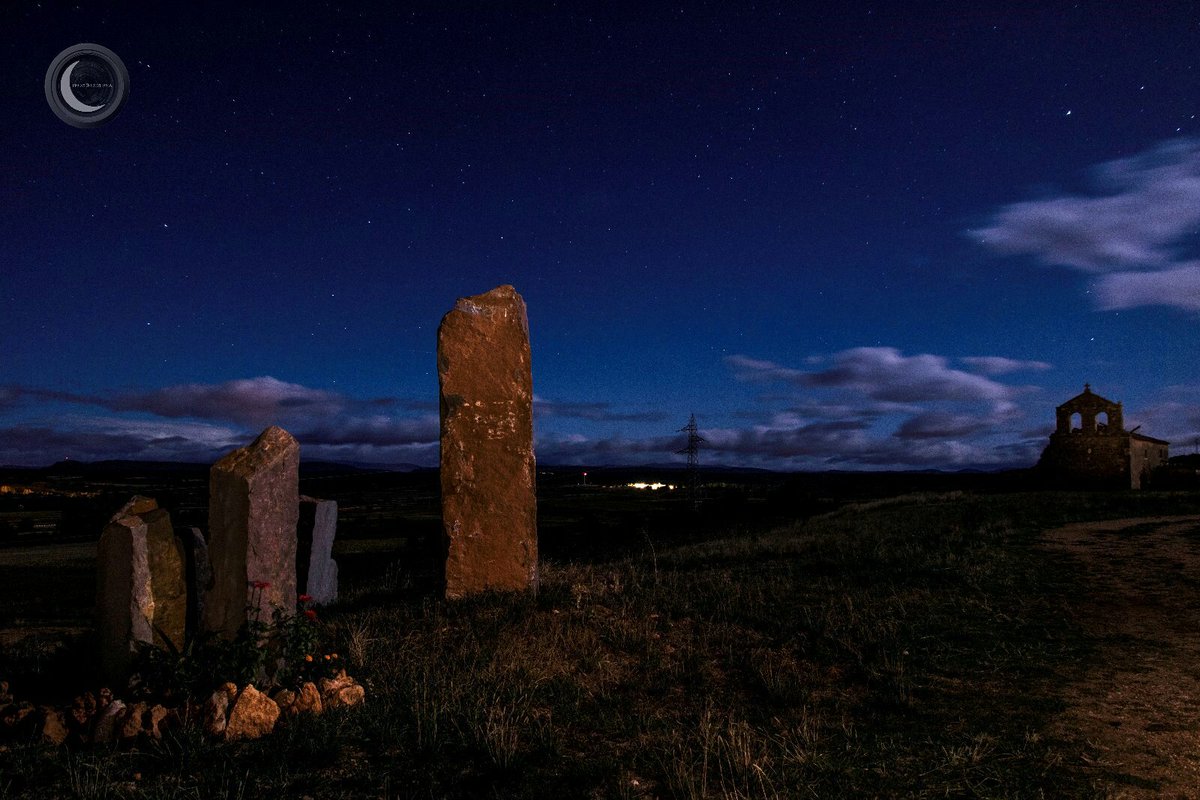 photonocturna's tweet photo. #soria #fotonocturna #nightlandscape #landscape #nightphoto #longexposure #largaexposicion 

#canon 
#maglite
#ledlenser 
#VanguardWorldES https://t.co/SYGZtU71go