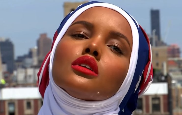 RealGoReala's tweet photo. #Nice -> Meet Halima Aden, The First Hijab Wearing High Profile Model https://t.co/BS261p0vWj https://t.co/84m8J8VkFi