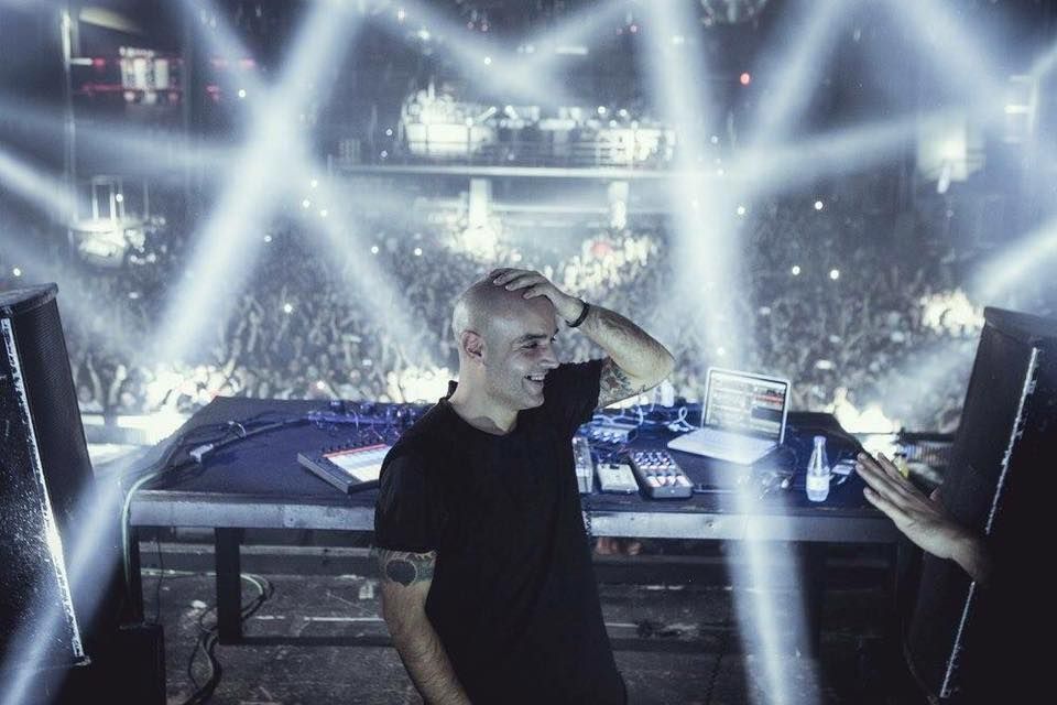 fabrikdiscoteca's tweet photo. Preparados para #LoQueNosEspera ??
Vuelve 🤚Paco Osuna 🎱 https://t.co/1MrQrp9u5Q