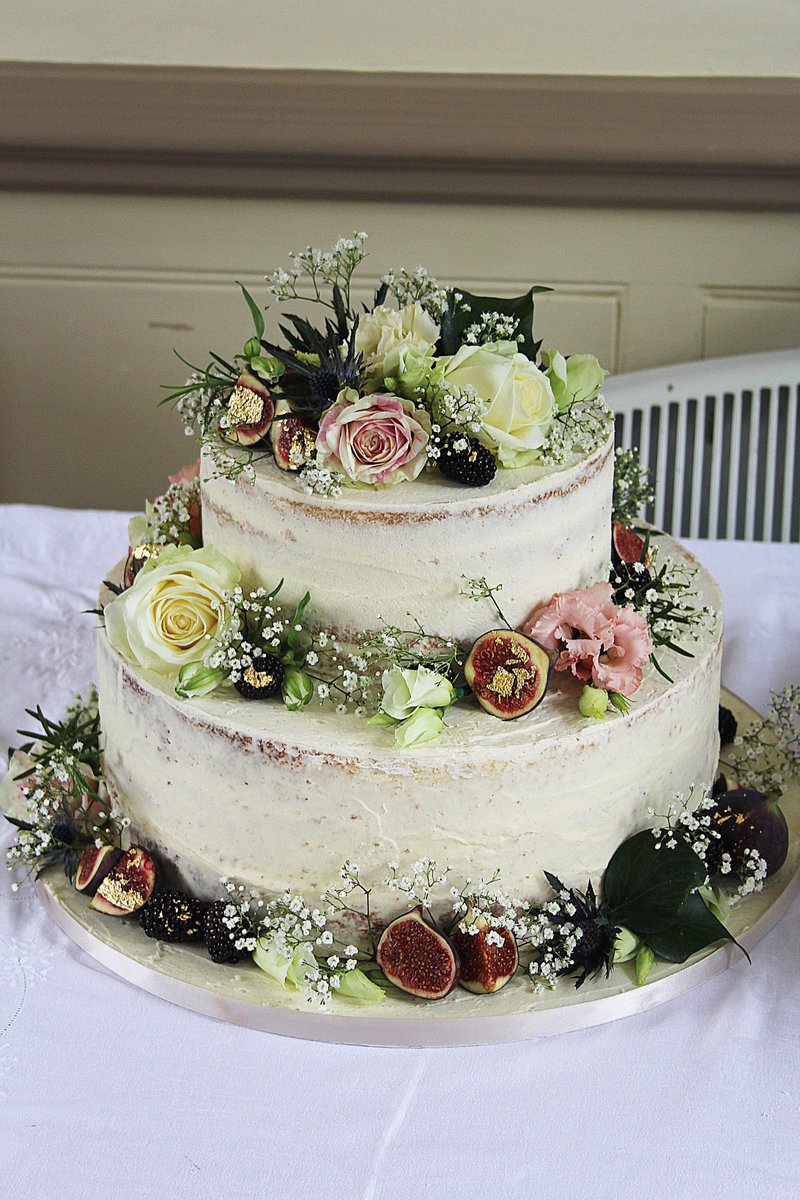 tassybakes's tweet photo. Anyone after a wedding or celebration cake? If so, email me at tassygoodall@gmail.com #cake #weddingcake https://t.co/6Dlg0TAEEv