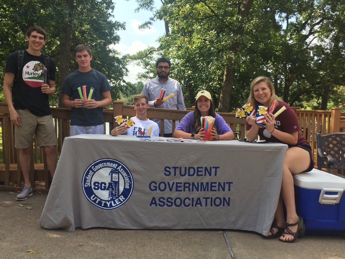 UTTylerSGA's tweet photo. Senators Celebrating Constitution Day ! #gotpops #UTTSGA #myuttyler https://t.co/Eiga9xKDRU