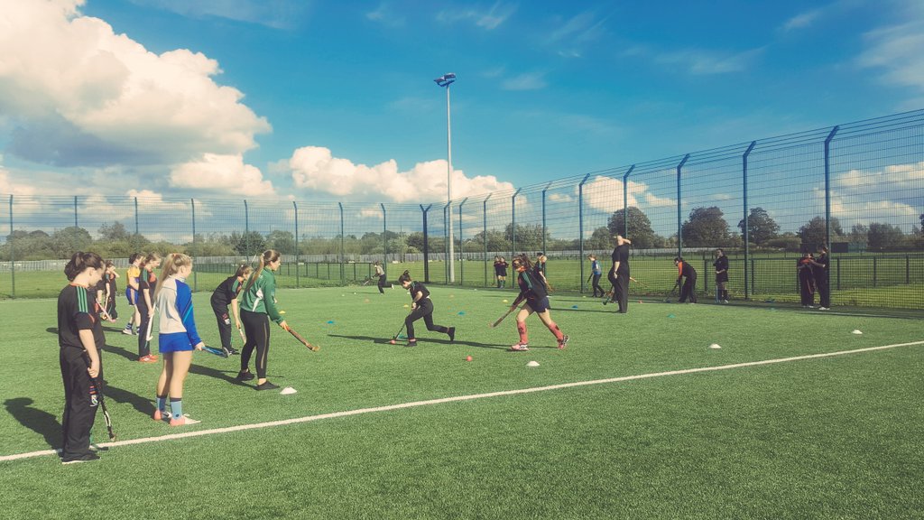 NaomiCarroll13's tweet photo. Iontach go bhfuil @PessLimerick Giles Warrington ar ais le @GCLuimnigh foireann haca arís i mbliana. Slua mór agus an-aimsir againn inniu 😎 https://t.co/DUxdhb12iJ