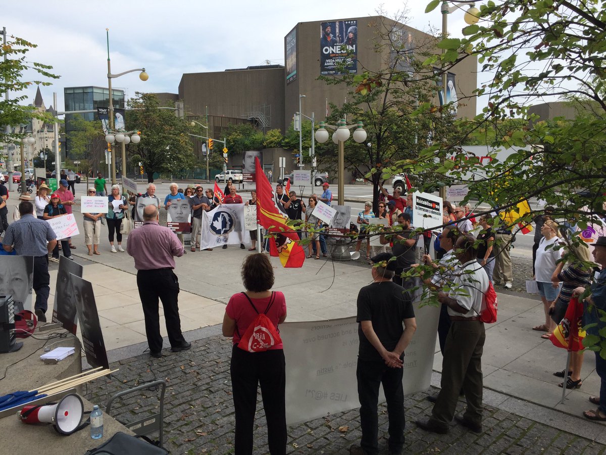 KevinSkerrett's tweet photo. Tremendous turnout of at #stopc27 rally demanding investigation of Morneau's conflict of interest and pension security for all #CanLab https://t.co/kVYKK6YcrN