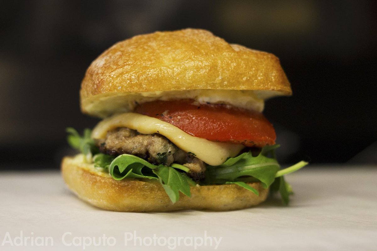 Celebrate National Cheeseburger Day! FREE <a href="/PdxSliders/">PDX SLIDERS</a>   slider &amp; fries today from 12-1 pm at Mondays on the Mall: ht.ly/XEhw30ffcwZ !