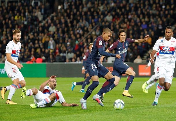 abdol976's tweet photo. Le nouveau maillot blanc du #PSG 2-0⚽#PSGOL #PSGLYON https://t.co/F9jv78lIDL